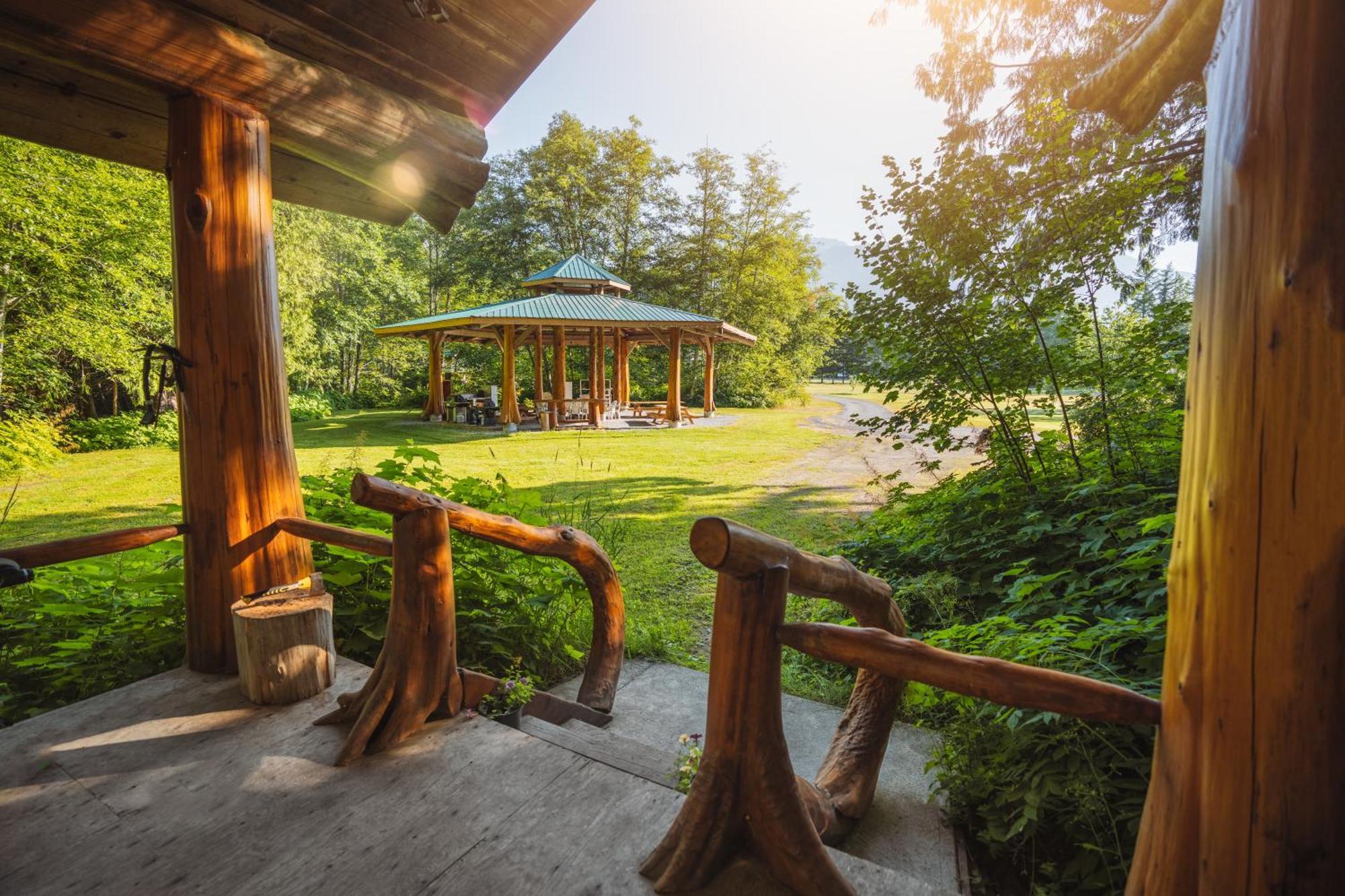 Bella Coola Grizzly Tours And Resort Hagensborg المظهر الخارجي الصورة