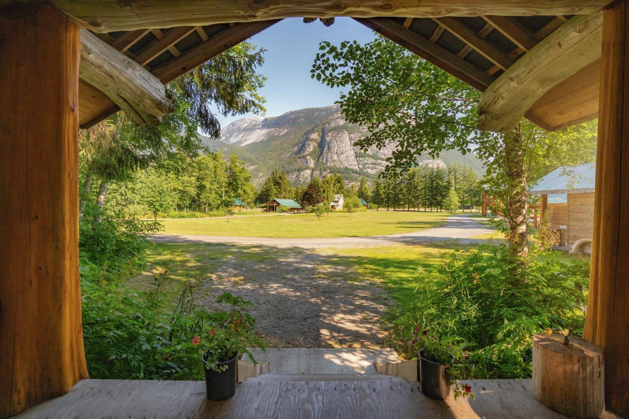 Bella Coola Grizzly Tours And Resort Hagensborg المظهر الخارجي الصورة